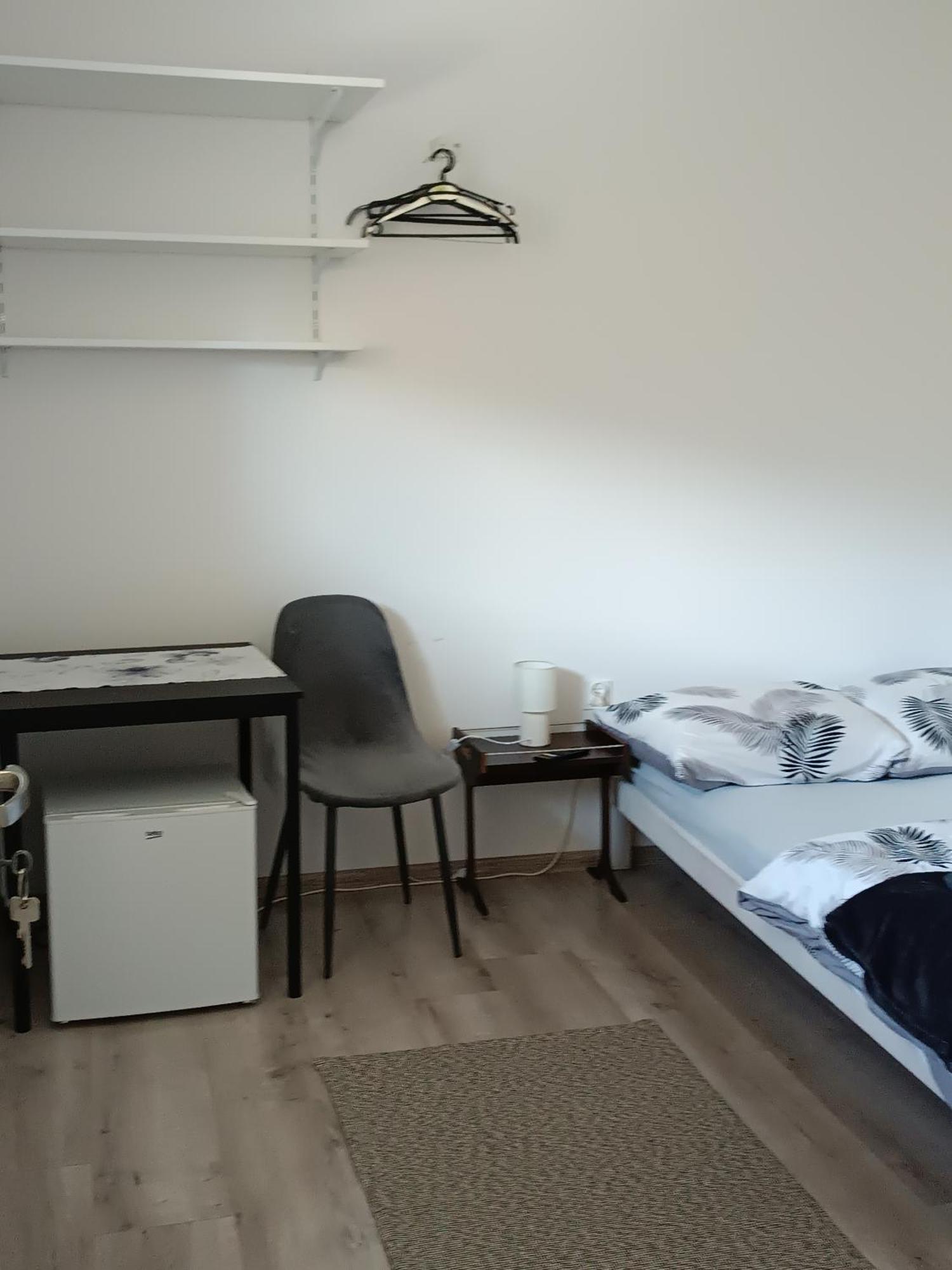Stas-Przy Szkole Nr3 W Skawie Skawa Zimmer foto